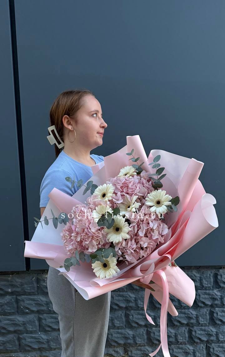 Букет "Знак любви" в Адлере