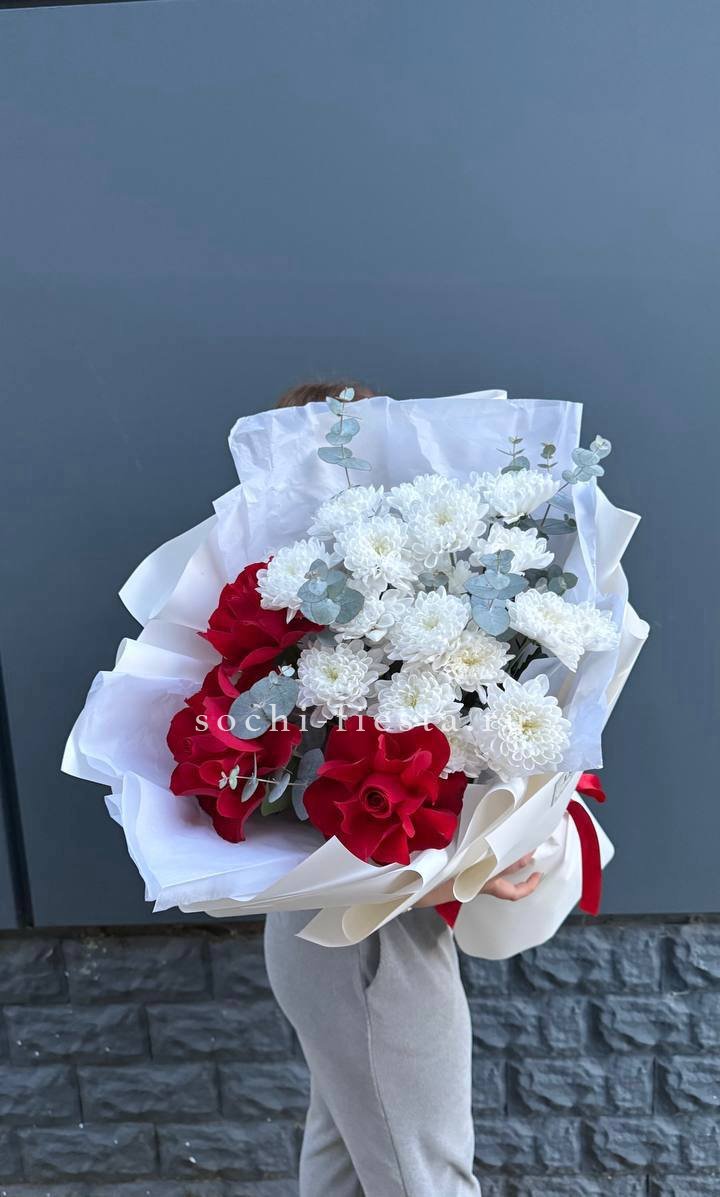 Дуо розы и хризантемы с доставкой в Адлере