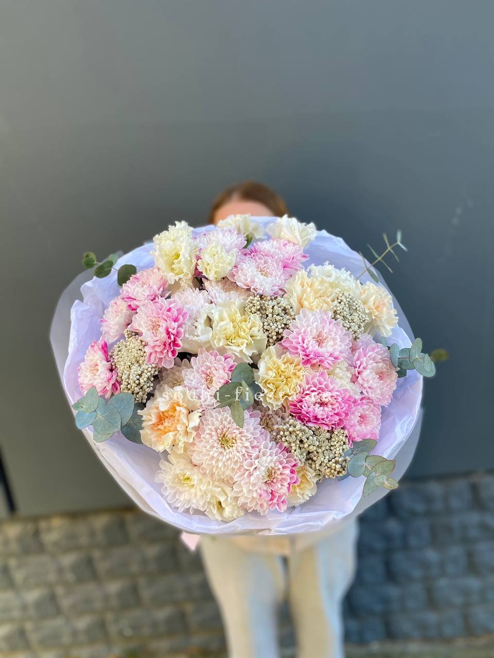 Букет из стойких цветов 3 в Адлере