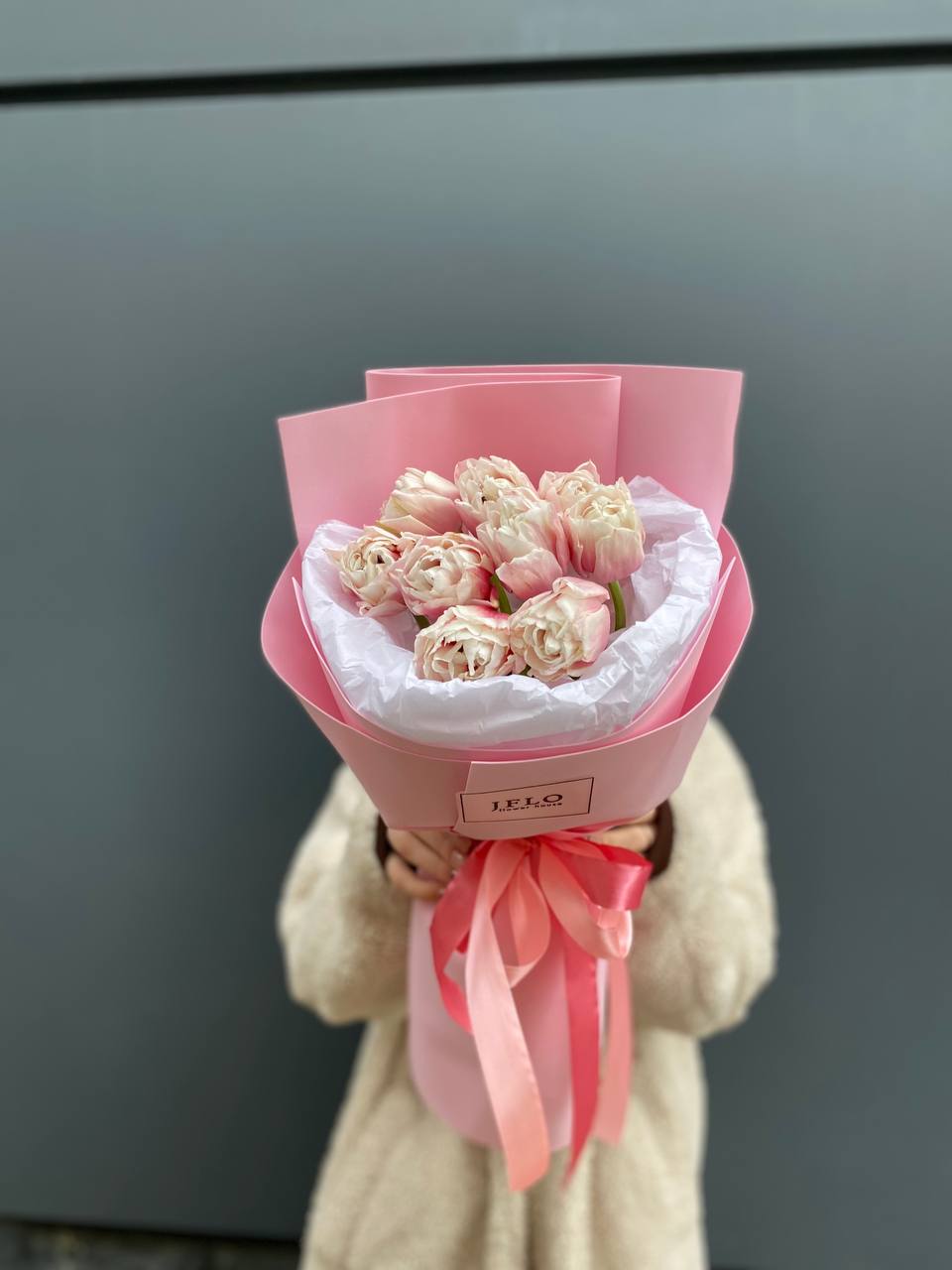 9 нежных тюльпанов с доставкой в Адлере