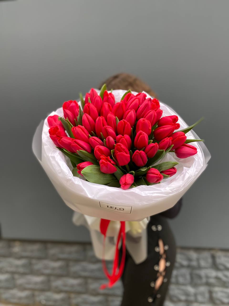 51 тюльпан "LOVE" с доставкой в Адлере