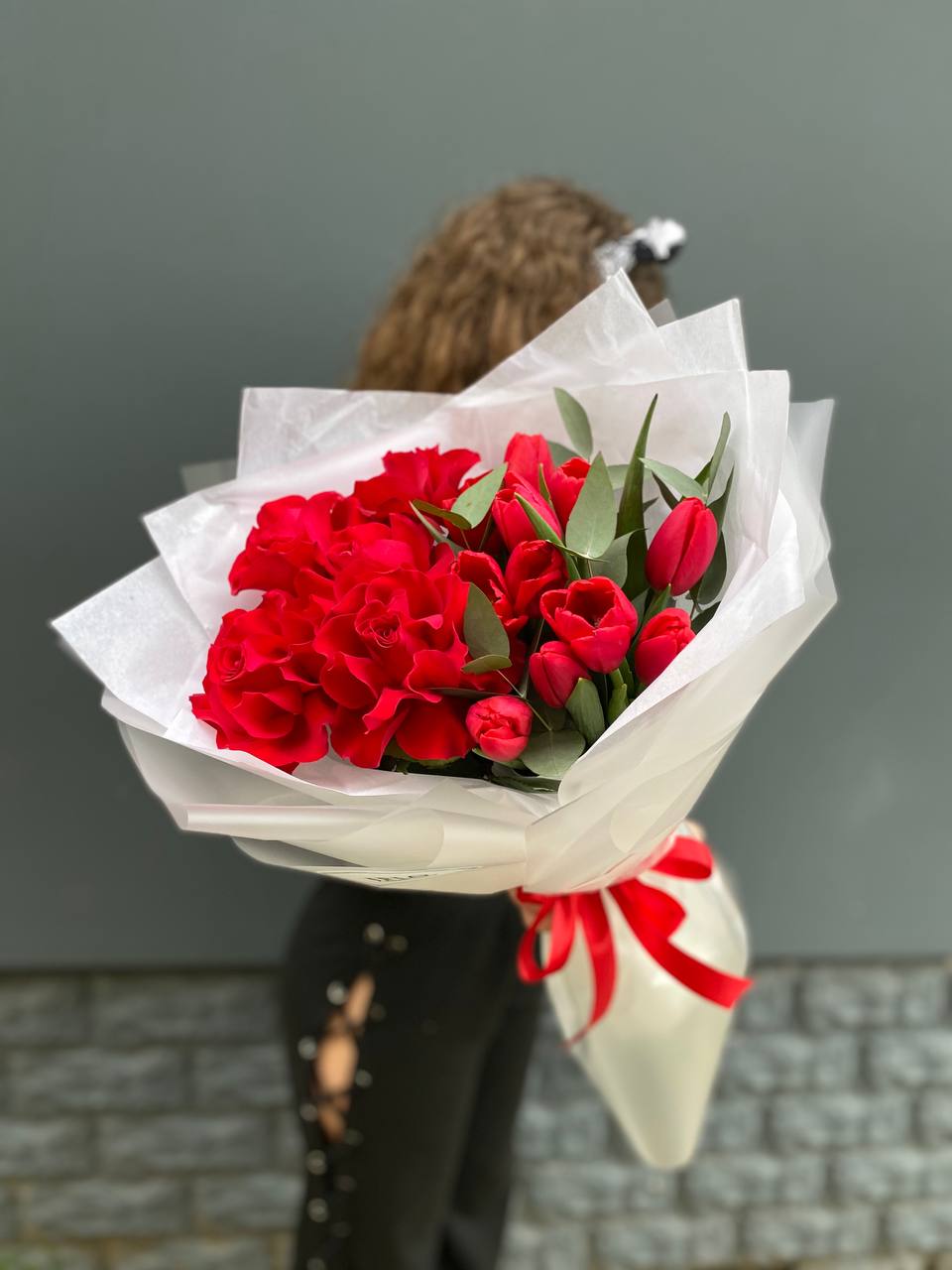 Дуо тюльпаны и розы с доставкой в Адлере