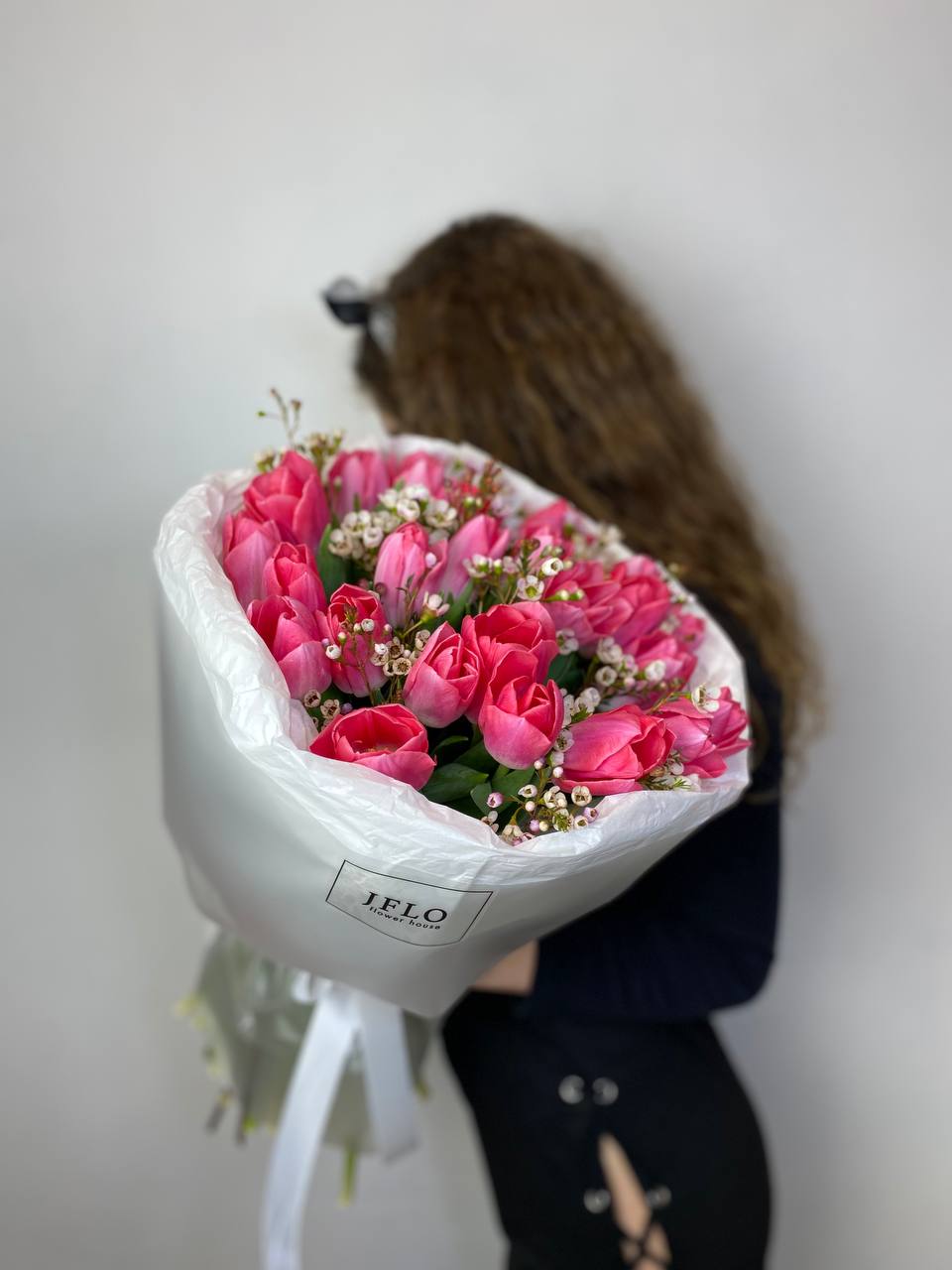 Дуо тюльпаны с хамелациумом с доставкой в Адлере