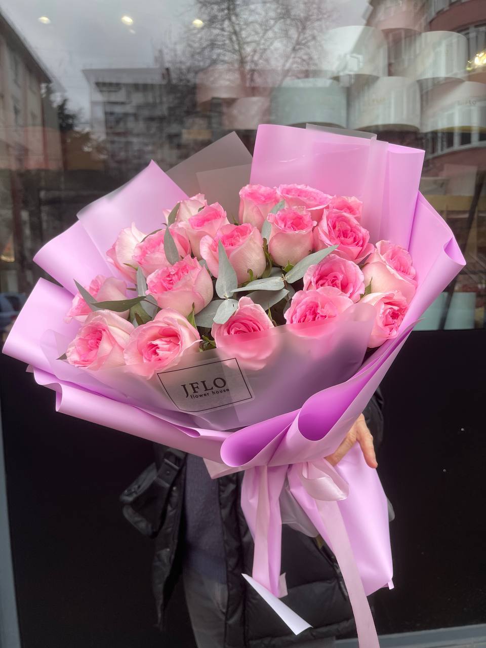  19 розовых роз в Адлере