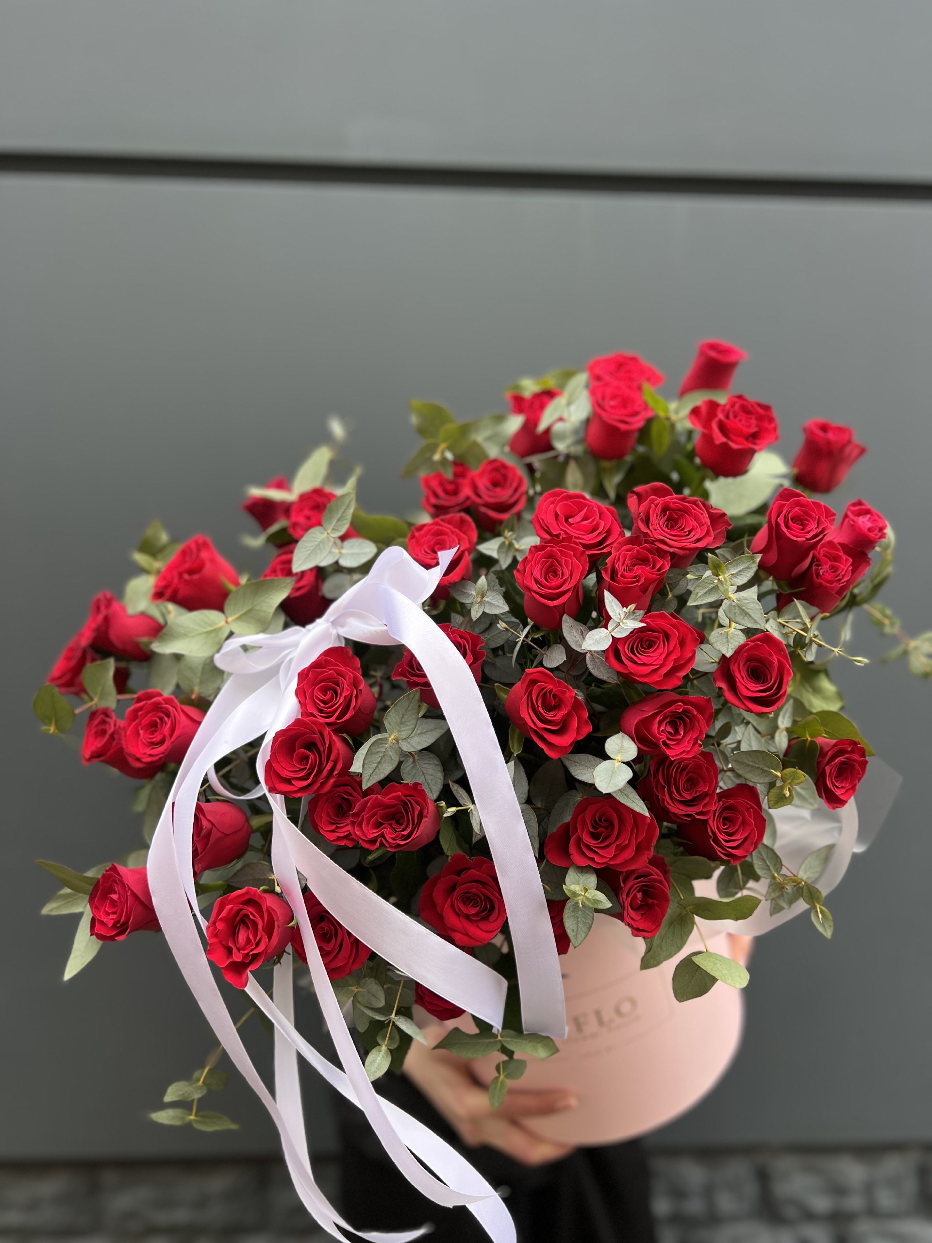 45 Красных роз в боксе Senorita с доставкой в Адлере