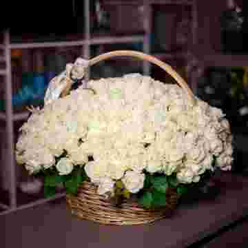 151 белая роза в корзине Rose Basket  в Адлере