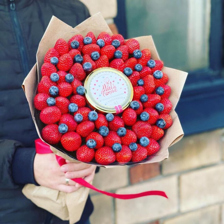 "Клубника и мёд" в Адлере