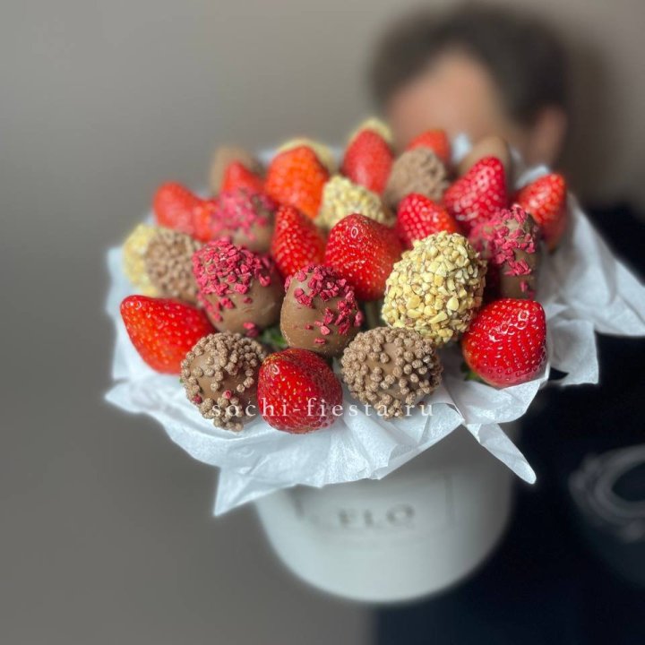 Клубника в боксе 30 ягод в Адлере