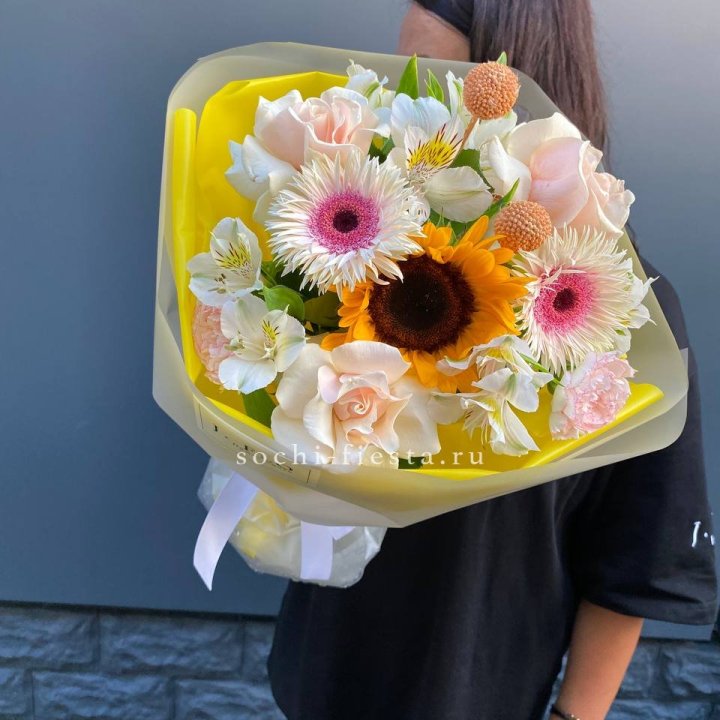 Букет с подсолнухом "Yellow" в Адлере