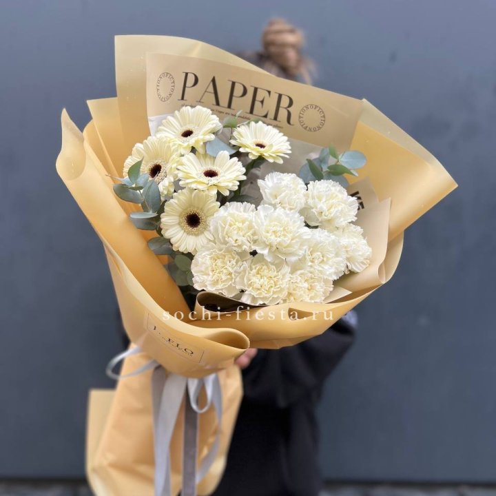  Букет с диантусами и герберами в Адлере