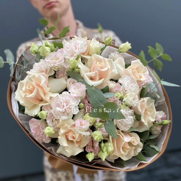  Букет кремовых роз Мокко в Адлере