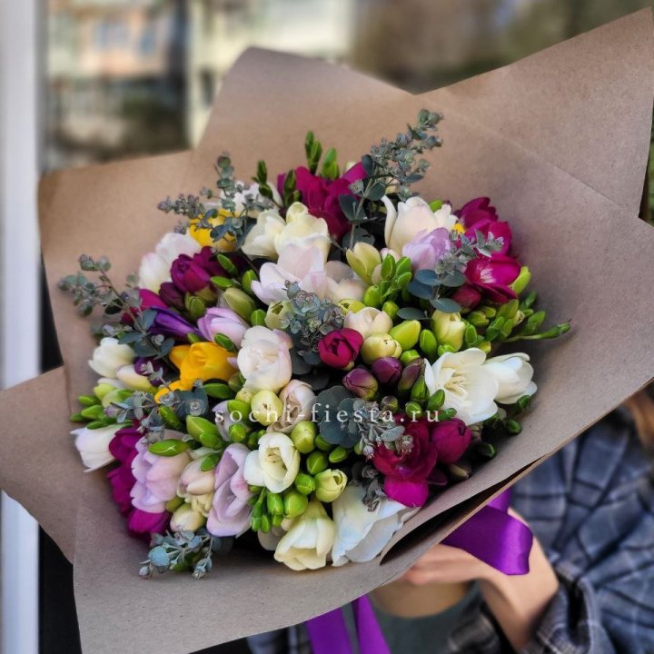 Букет фрезий "Радуга" в Адлере