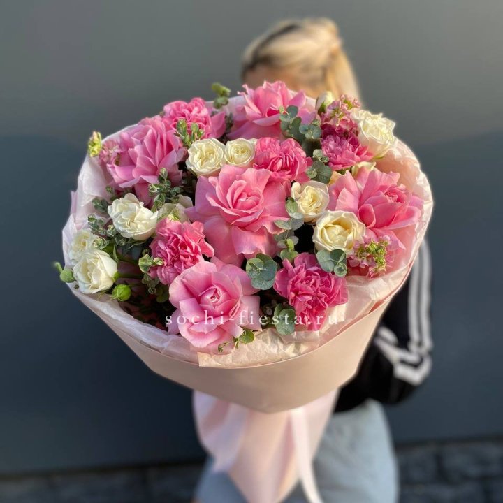  Букет  " Малина" с доставкой в Адлере