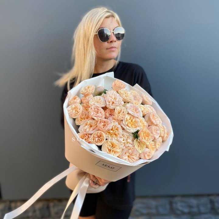 15 пионовидных роз №2 в Адлере