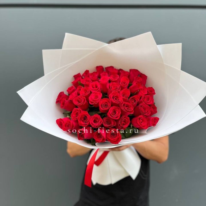 51  красная роза в Адлере
