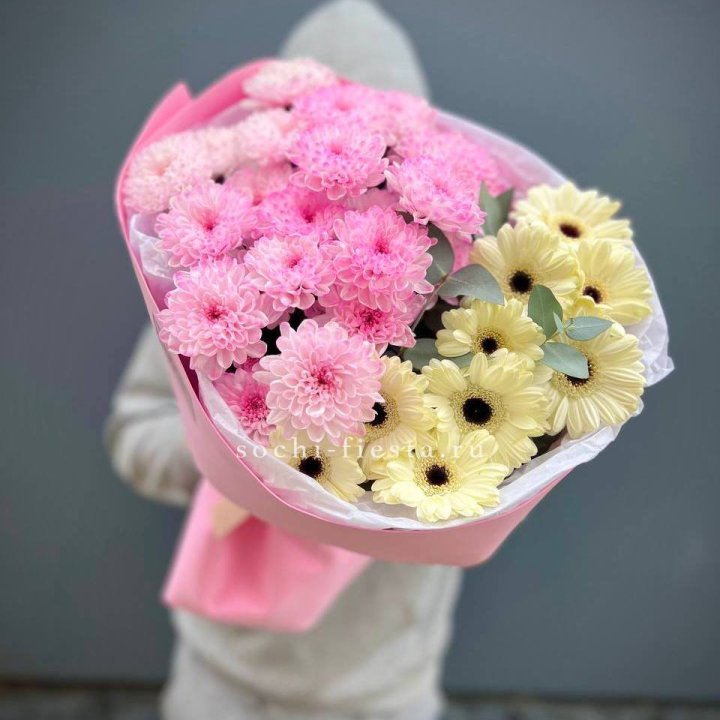 Дуо хризантем и гербер в Адлере