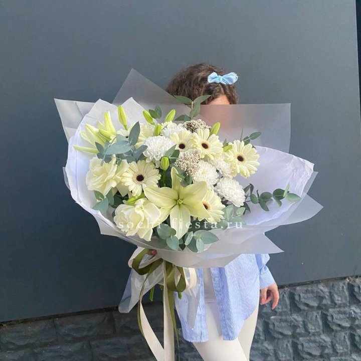 Букет с лилией и герберой в Адлере