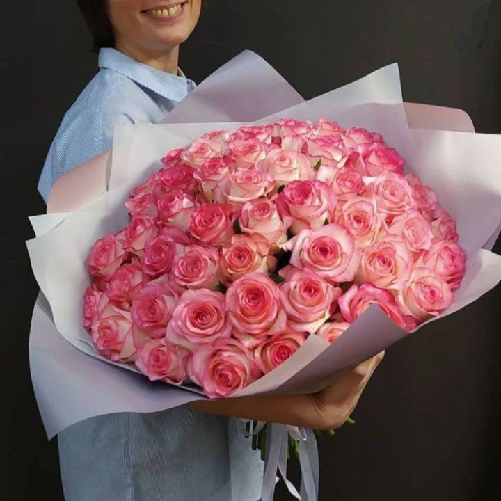 101 роза Джумилияв оформлении  с доставкой в Адлере