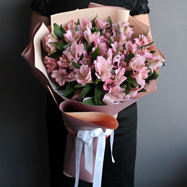 Букет розовых альстромерий в Адлере