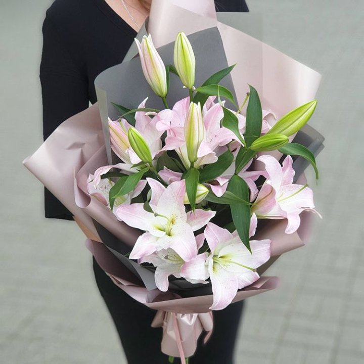 Букет розовых лилий в Адлере
