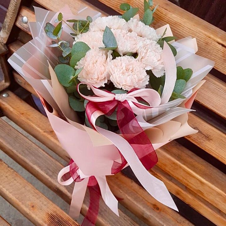 Диантусы с эвкалиптом в Адлере