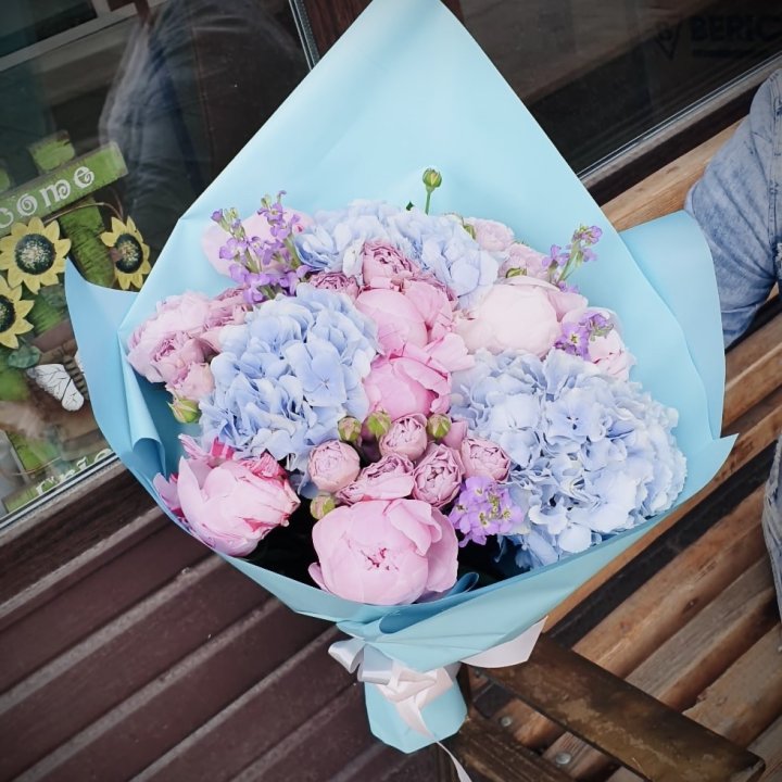 Букет с гортензиями "Blueberry" в Адлере