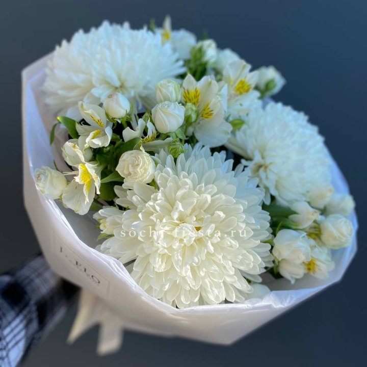 Букет из хризантем Miranda в Адлере