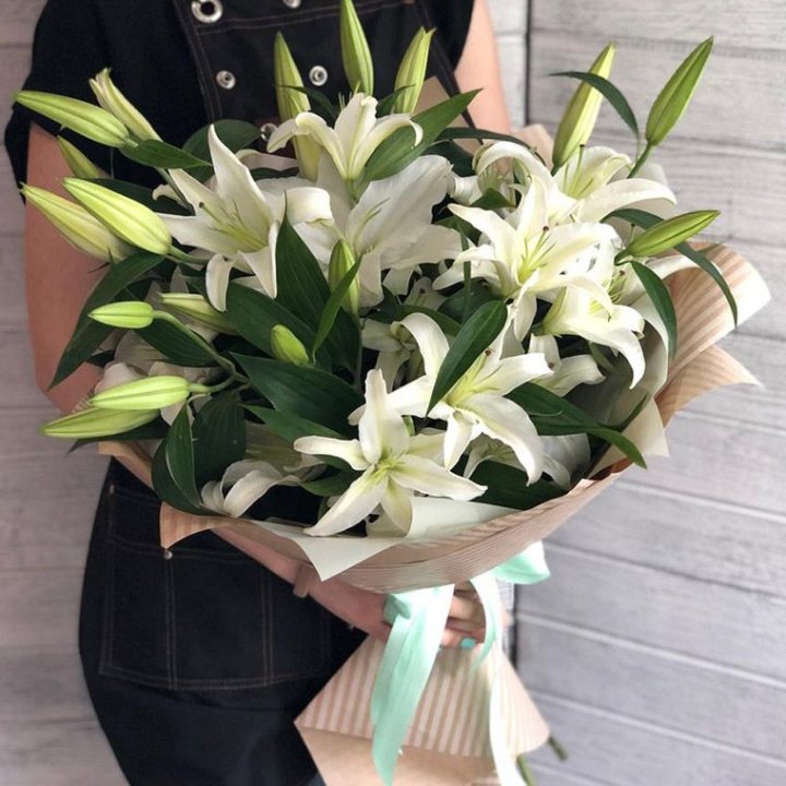 Букет белых лилий в Адлере