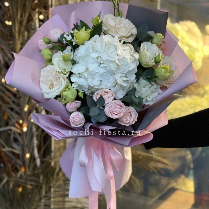 Букет с гортензией №3 в Адлере
