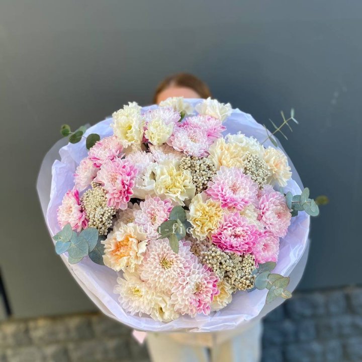 Букет из стойких цветов 3 в Адлере