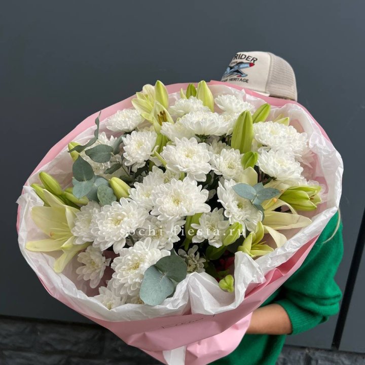  Букет  хризантем и лилии в Адлере