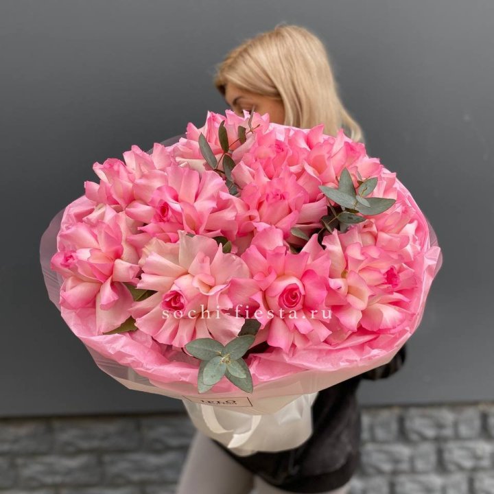 11 французских роз с доставкой в Адлере