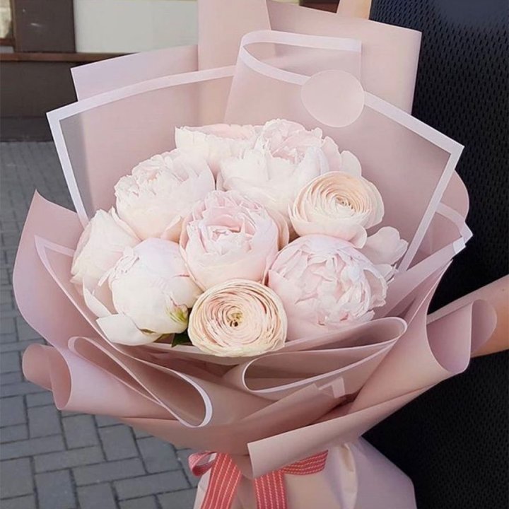 Пионы и ранункулюсы в Адлере