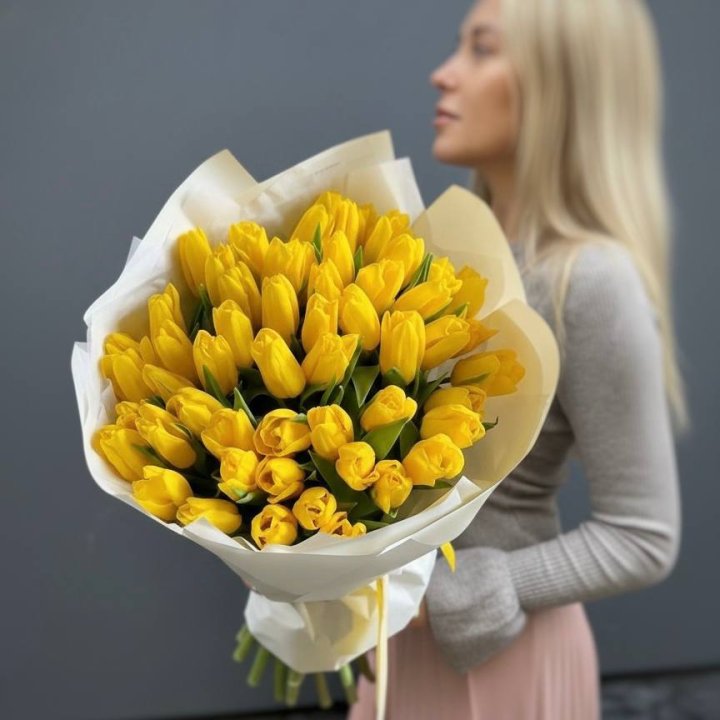 51 желтый тюльпан в Адлере