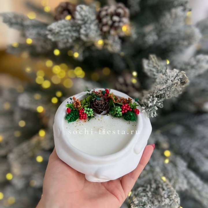 Свеча ароматическая в гипсе Руки с шишкой в Адлере