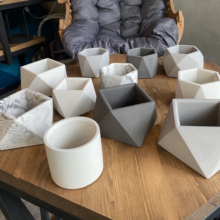 Дизайнерское кашпо в Адлере