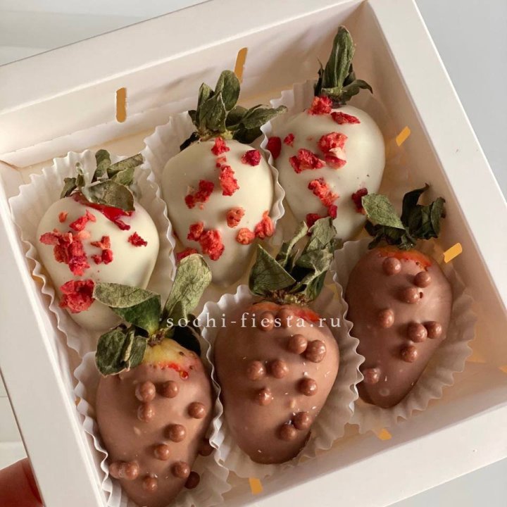 Клубника в шоколаде 6 ягод в Адлере