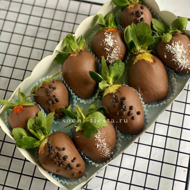 Клубника в шоколаде 10 ягод в Адлере