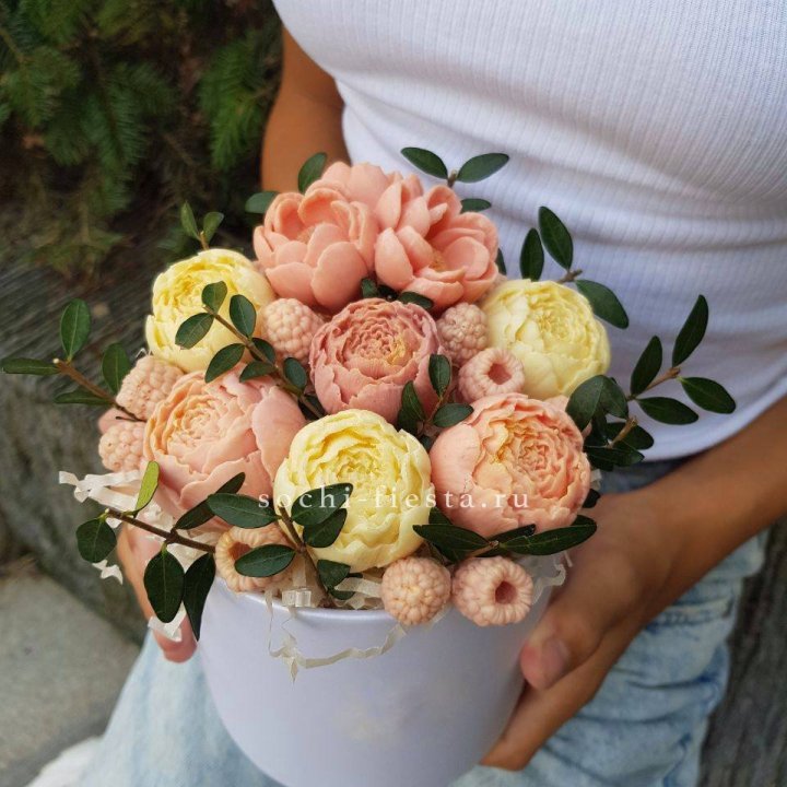 Шоколадный букет с ягодами в Адлере