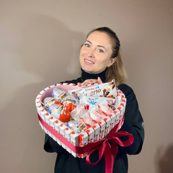 Подарочный набор сердце с Киндерами в Адлере