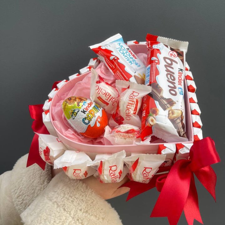 Бокс киндерами и раффаэлло в Адлере