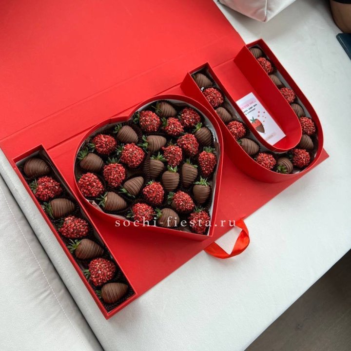 Клубника в шоколаде "Я люблю тебя" в Адлере