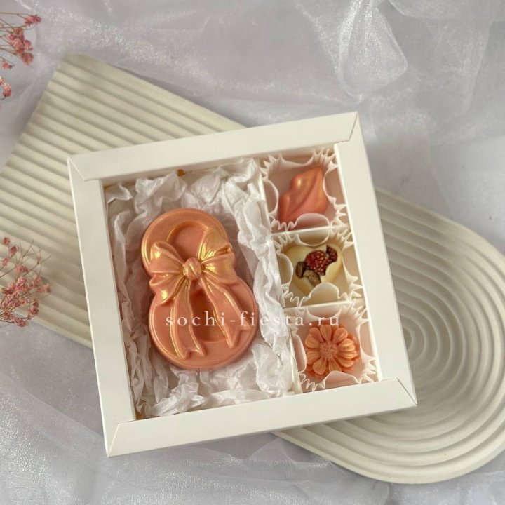Конфеты из шоколада 8 Марта в Адлере