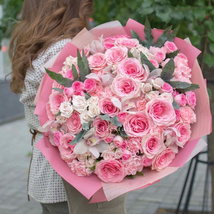 Дизайнерский букет "Барби" в Адлере