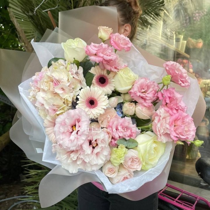 Дизайнерский букет "Light-pink" в Адлере