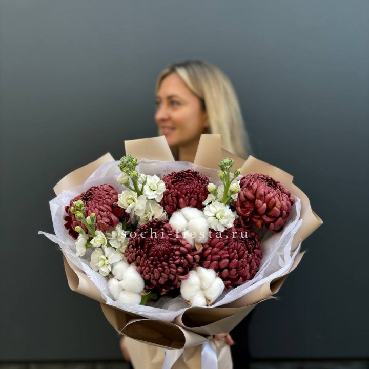 Хризантемы с маттиолой в Адлере