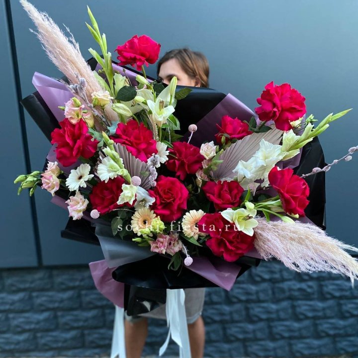 Дизайнерский букет RED в Адлере