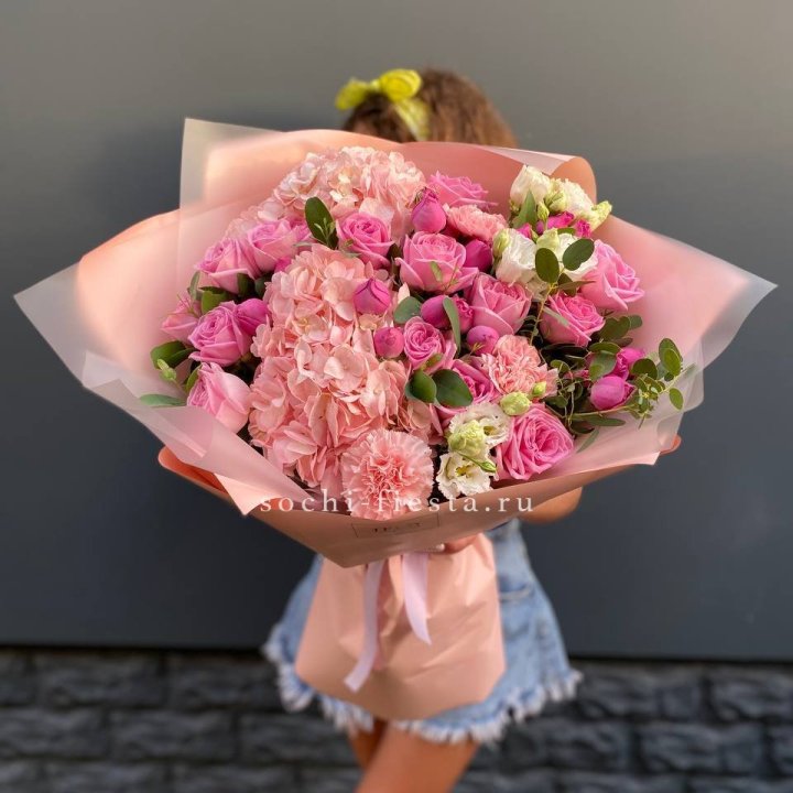 Авторский букет "Восторг" в Адлере