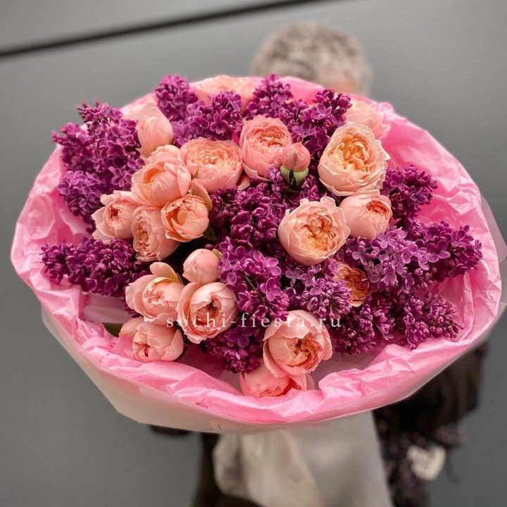  Дуо букет из кустовых роз и сирени в Адлере