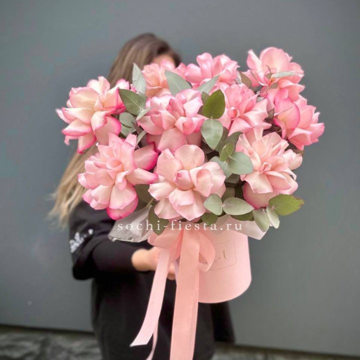 11 Фрунцузских роз "Венди" в Адлере